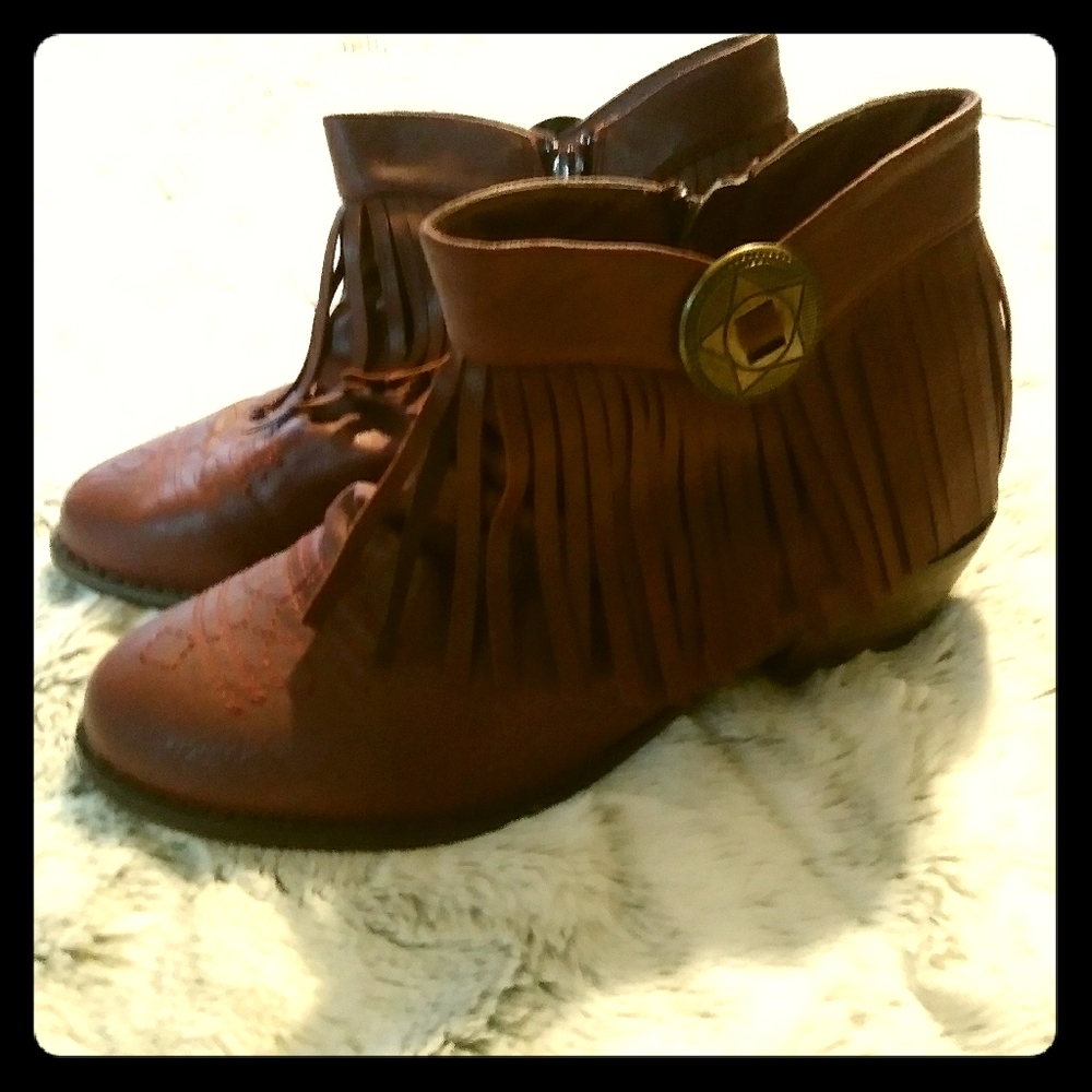 Comfortview western style fringe ankle boots